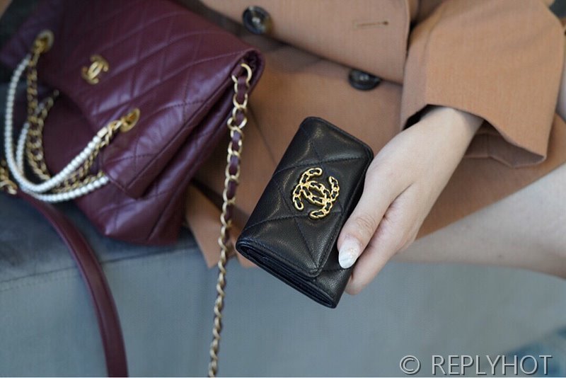 샤넬 19 플랩 카드 홀더 램스킨 골드메탈 [매장가 만원대]