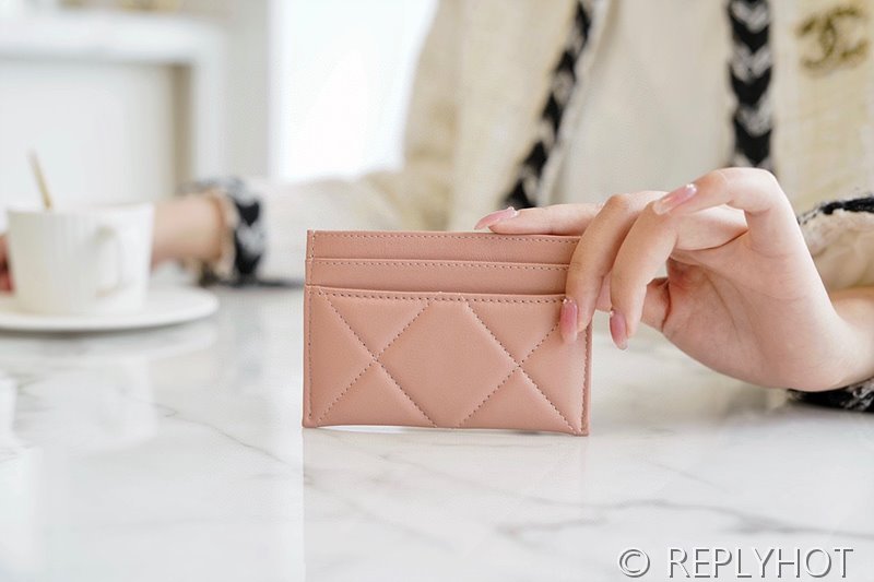 샤넬 19 카드 지갑 골드메탈 [매장가 120만원대]