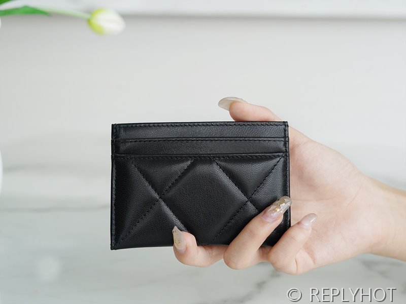 샤넬 19 카드 지갑 골드메탈 [매장가 120만원대]