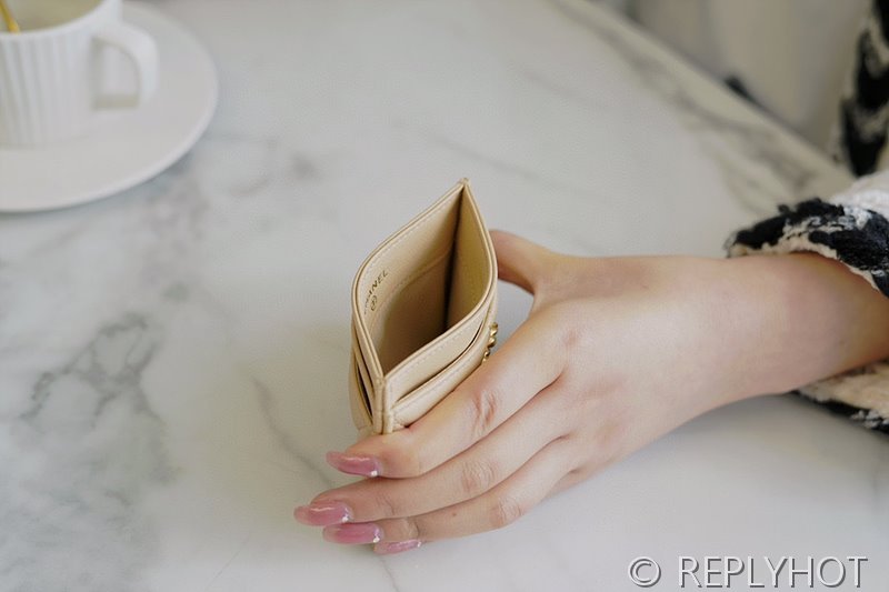 샤넬 19 카드 지갑 골드메탈 [매장가 120만원대]