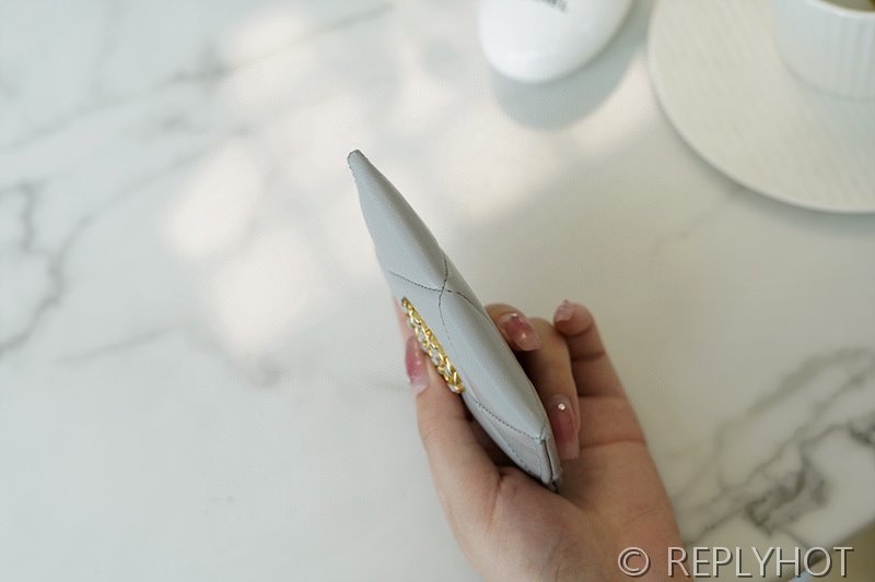 샤넬 19 카드 지갑 골드메탈 [매장가 120만원대]