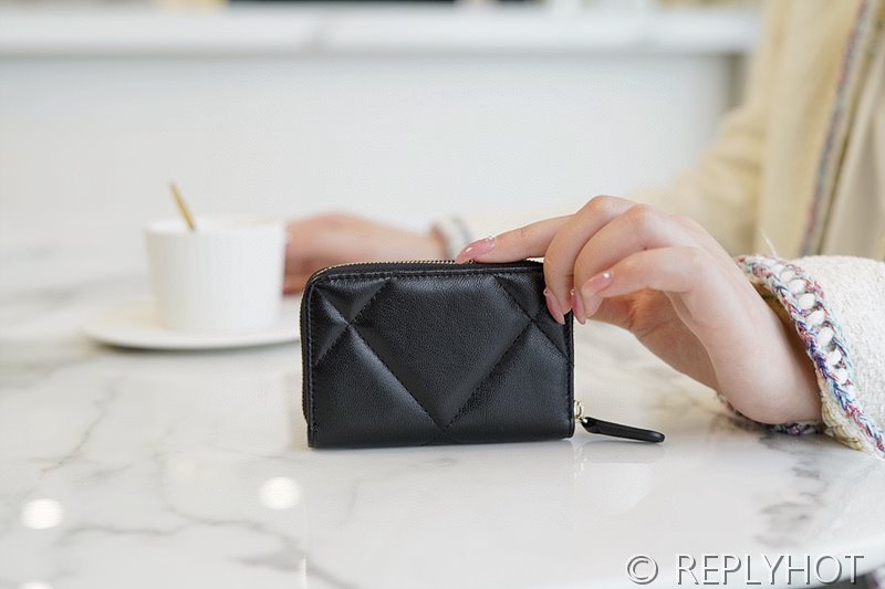 샤넬 19 동전 지갑 램스킨 골드메탈 [매장가 110만원대]