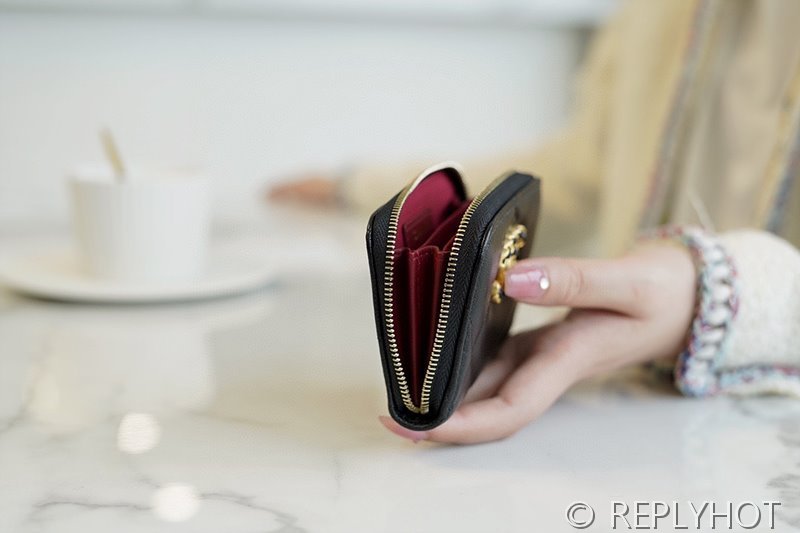 샤넬 19 동전 지갑 램스킨 골드메탈 [매장가 110만원대]