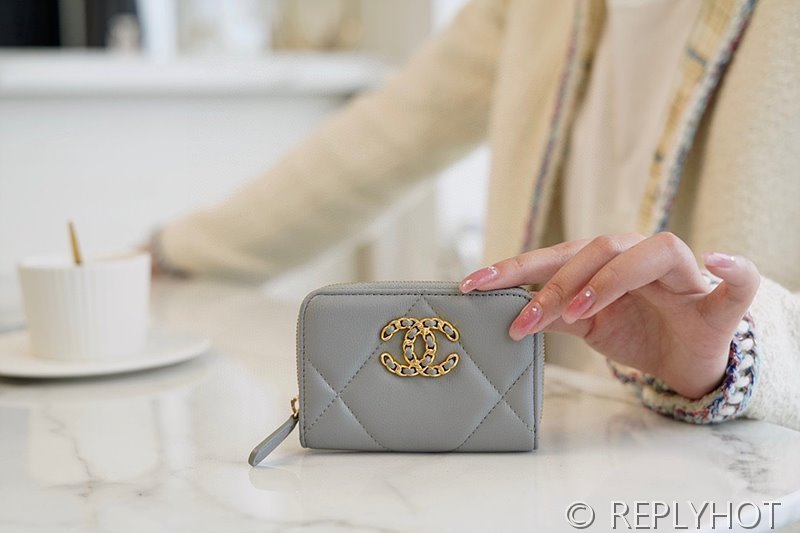 샤넬 19 동전 지갑 램스킨 골드메탈 그레이 [매장가 110만원대]