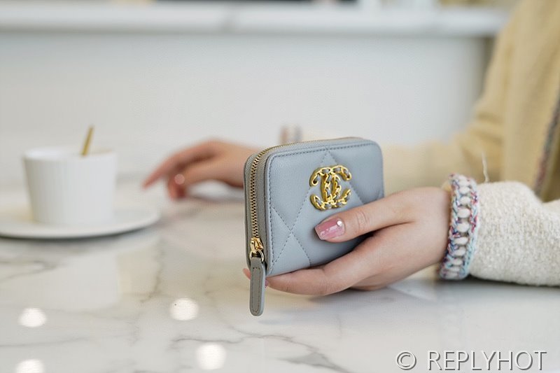 샤넬 19 동전 지갑 램스킨 골드메탈 그레이 [매장가 110만원대]