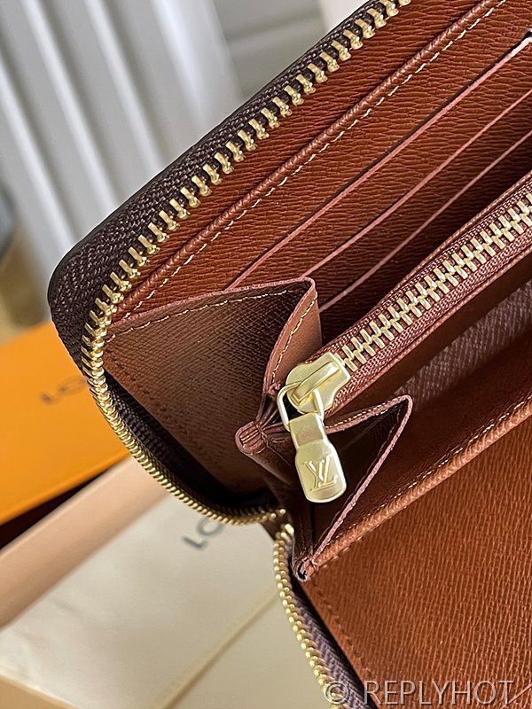 루이비통 지피 오거나이저 모노그램 [매장가 120만원대]