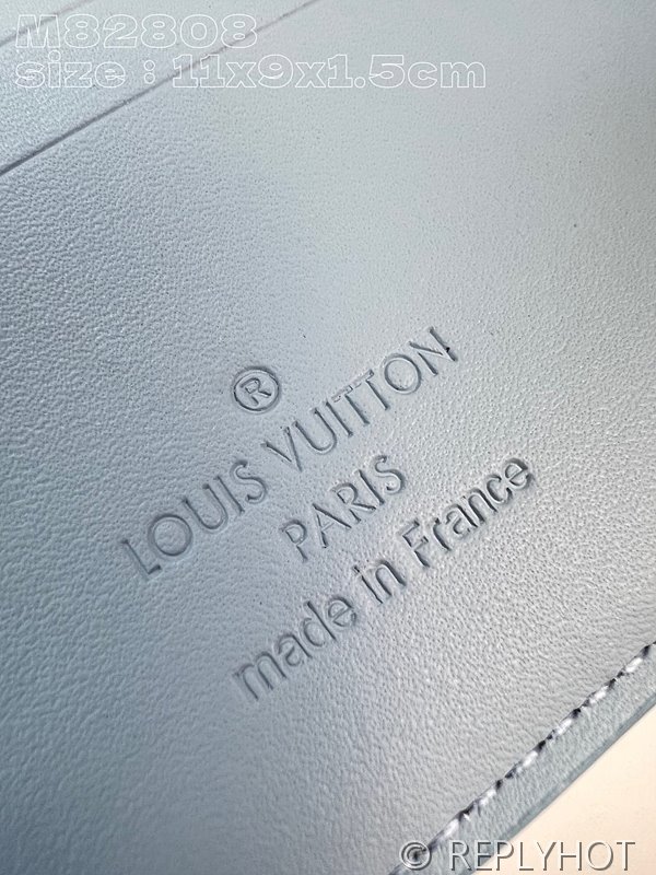 루이비통 멀티플 월릿 스카이블루 [매장가 100만원대]