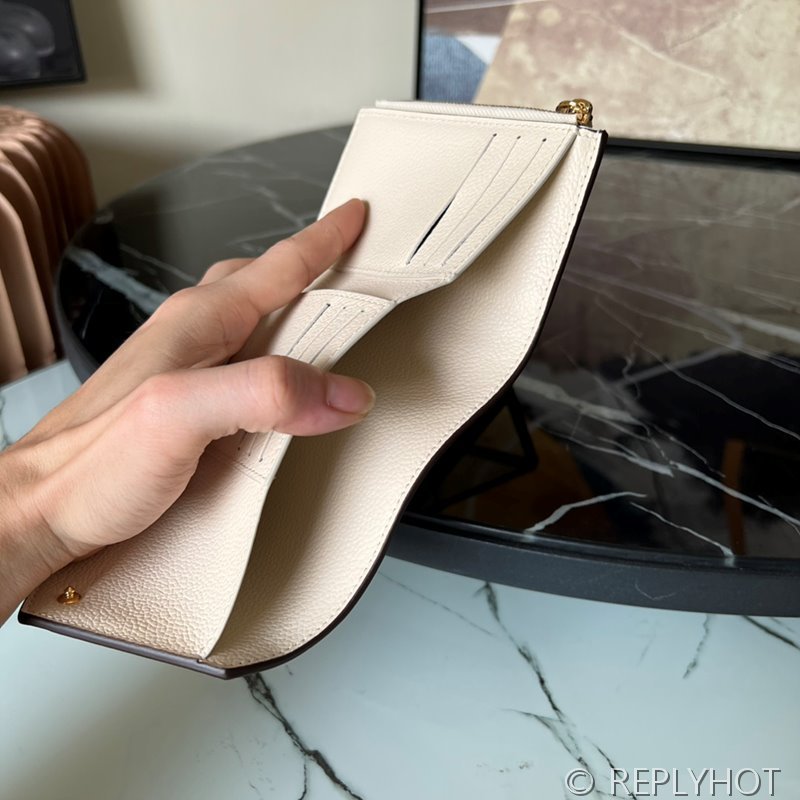 루이비통 빅토린 월릿 크림 [매장가 90만원대]