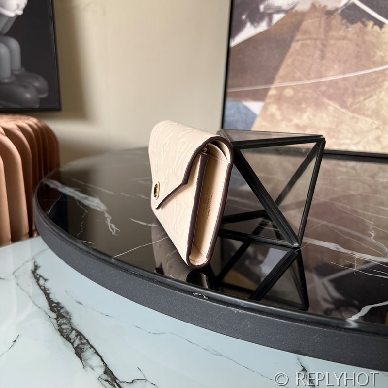 루이비통 빅토린 월릿 크림 [매장가 90만원대]