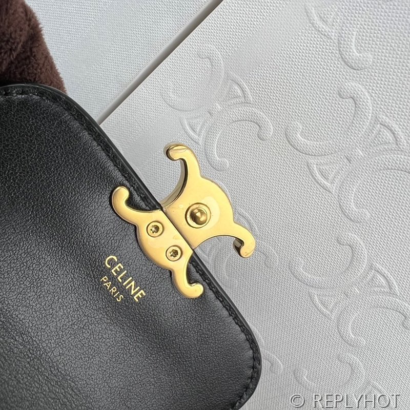 셀린느 플랩 트리옹프 카드 지갑-샤이니 카프스킨 블랙 [매장가 60만원대]