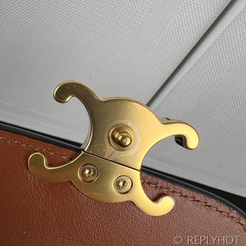 셀린느 스몰 트리옹프 지갑 부드러운 샤이니 램스킨 탠 [매장가 90만원대]