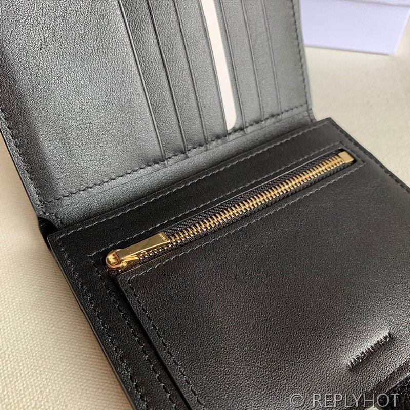 셀린느 미디엄 스트랩 지갑-그레인 카프스킨 블랙 [매장가 90만원대]