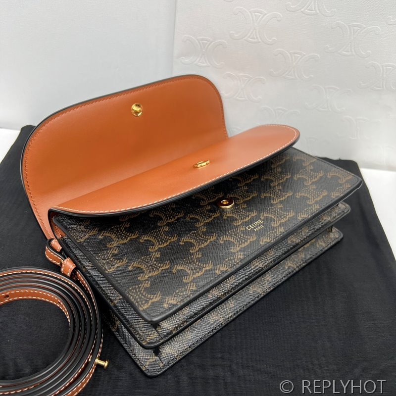 셀린느 스트랩 지갑 [매장가 225만원대]