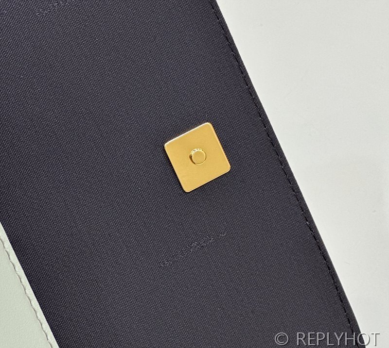 펜디그라피 체인 지갑 그린 [매장가 210만원대]