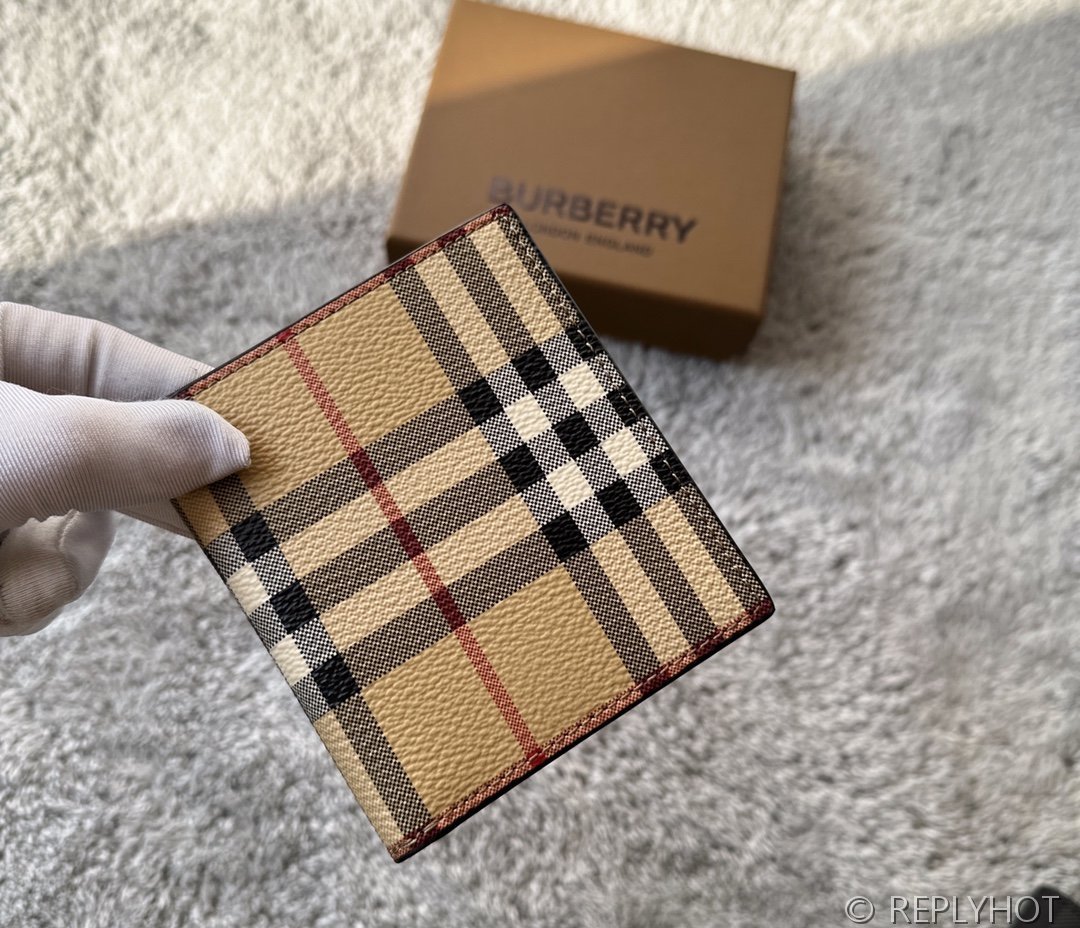 버버리 체크 레더 폴딩 카드 케이스 [매장가 50만원대]