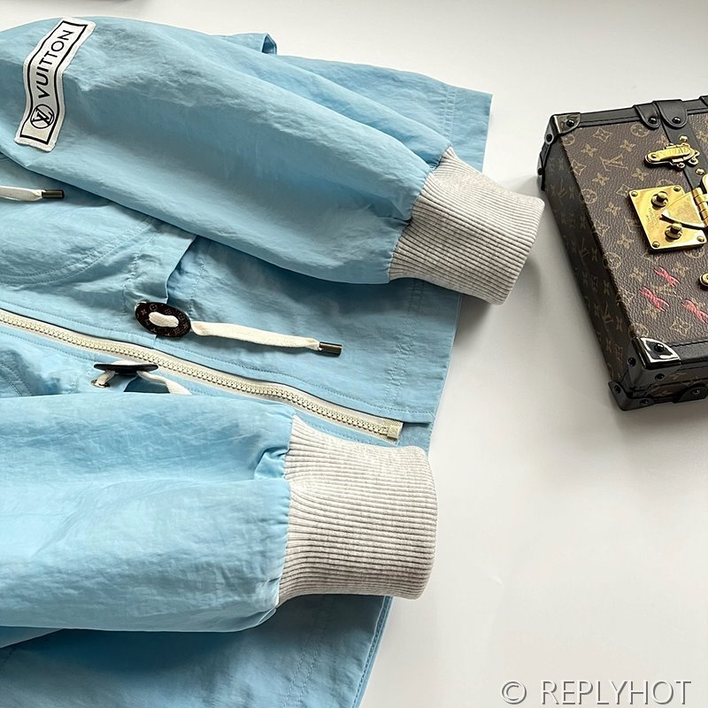 루이비통 바람막이 [매장가 550만원대]