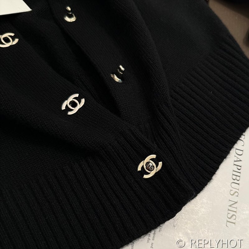 샤넬 24 CC 로고 턴락 캐시미어 가디건