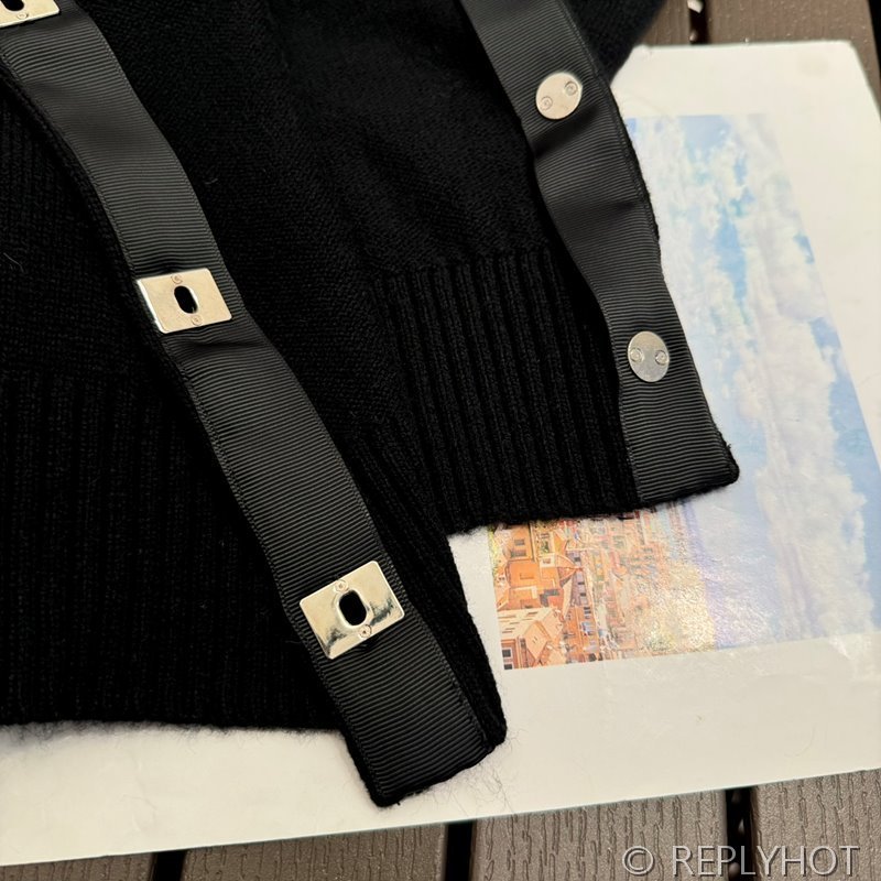 샤넬 24 CC 로고 턴락 캐시미어 가디건