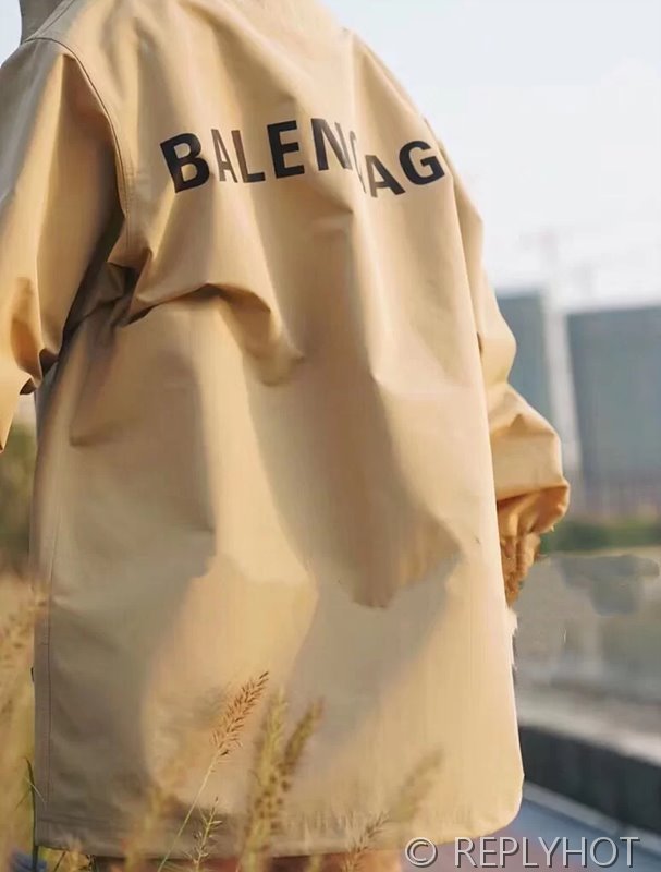 발렌시아가 레인 자켓