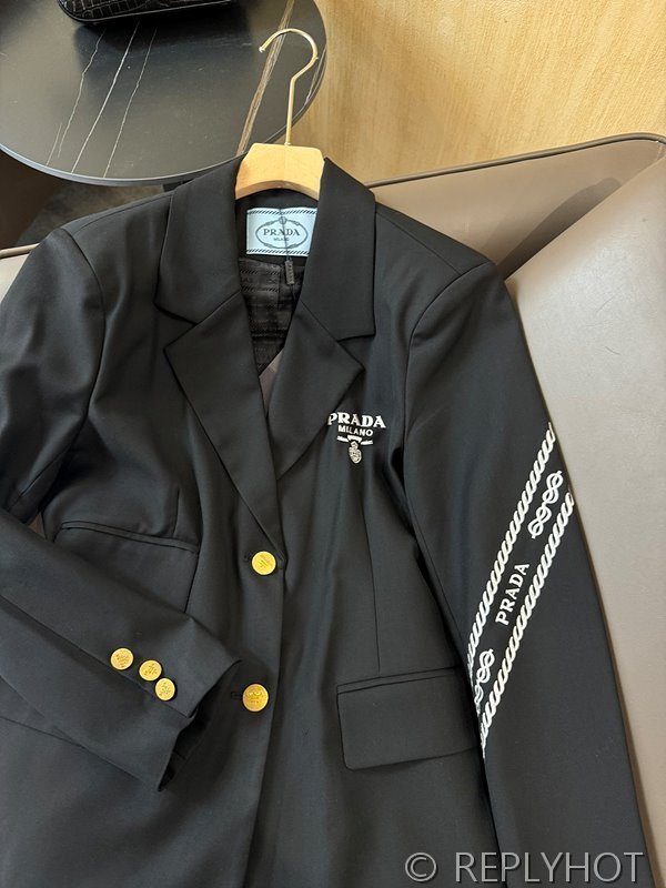 프라다 트라이앵글 로고 프린트 레터 슬리브 블레이저