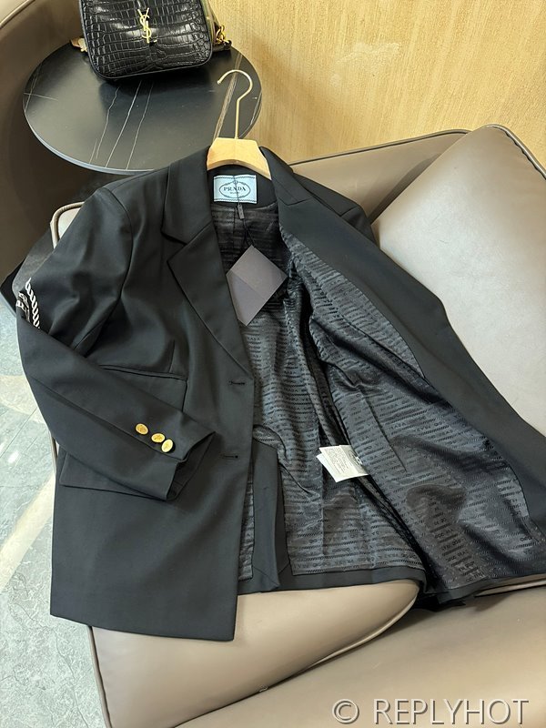 프라다 트라이앵글 로고 프린트 레터 슬리브 블레이저