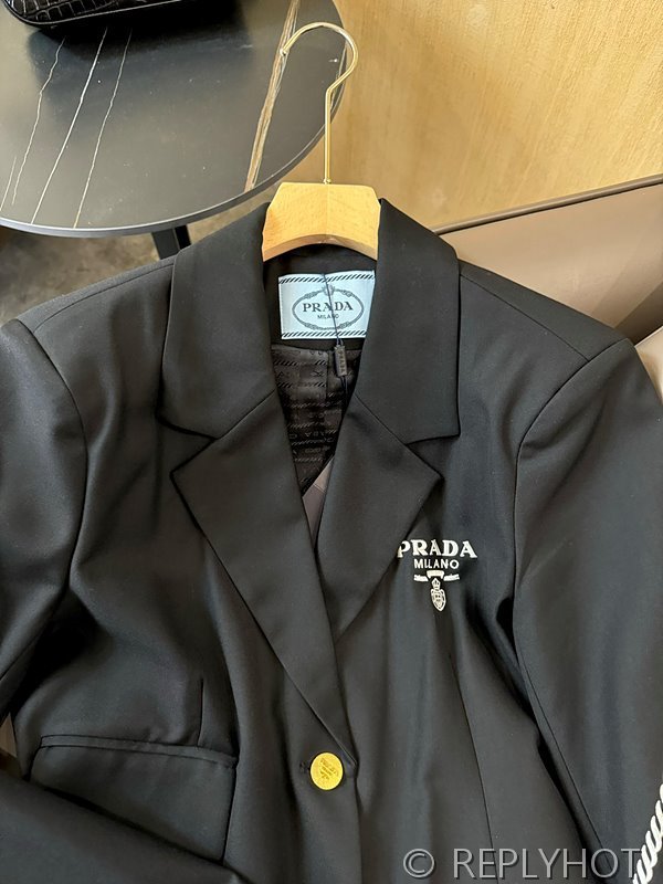 프라다 트라이앵글 로고 프린트 레터 슬리브 블레이저