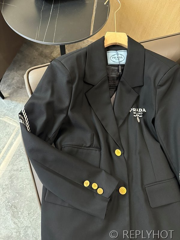 프라다 트라이앵글 로고 프린트 레터 슬리브 블레이저