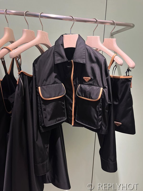 프라다 쇼스타일 가죽트리밍 워크웨어 나일론 숏자켓