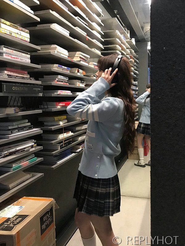 톰브라운 브이넥 니트 가디건