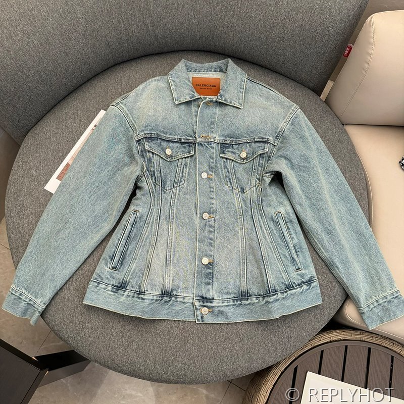 발렌시아가 뉴 웨이스트 실루엣 워싱 데님 자켓