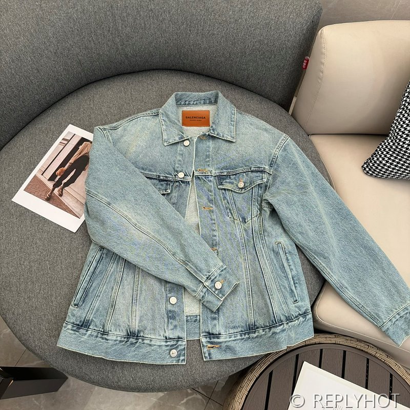 발렌시아가 뉴 웨이스트 실루엣 워싱 데님 자켓