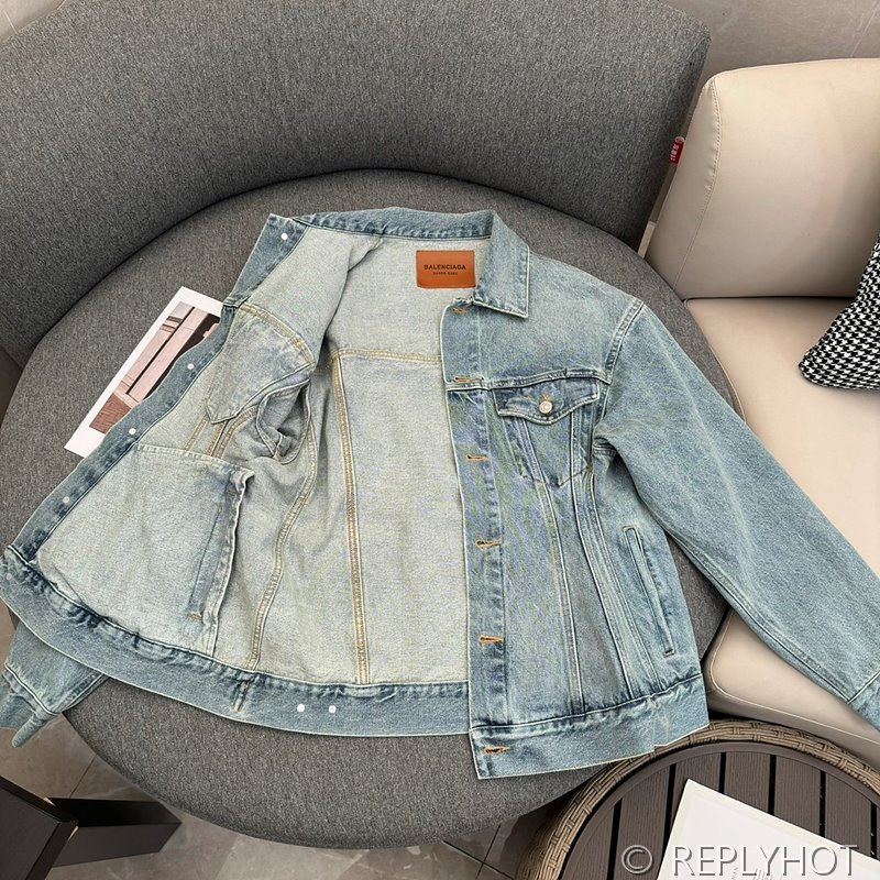 발렌시아가 뉴 웨이스트 실루엣 워싱 데님 자켓