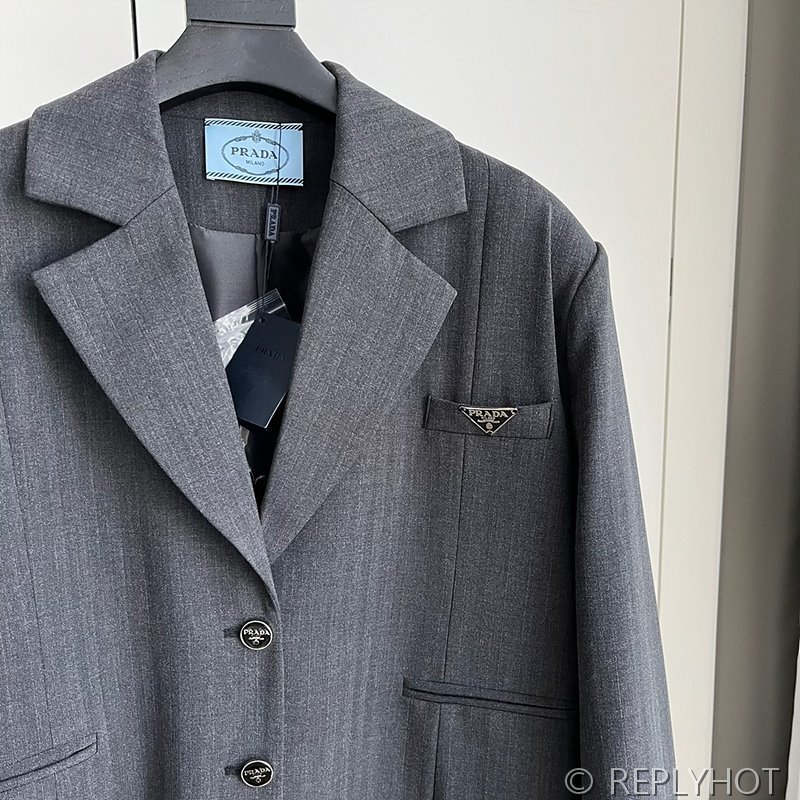 프라다 트라이앵글 로고 실루엣 슈트 자켓