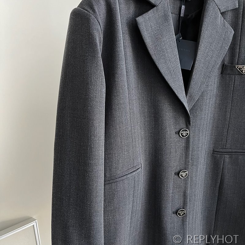 프라다 트라이앵글 로고 실루엣 슈트 자켓