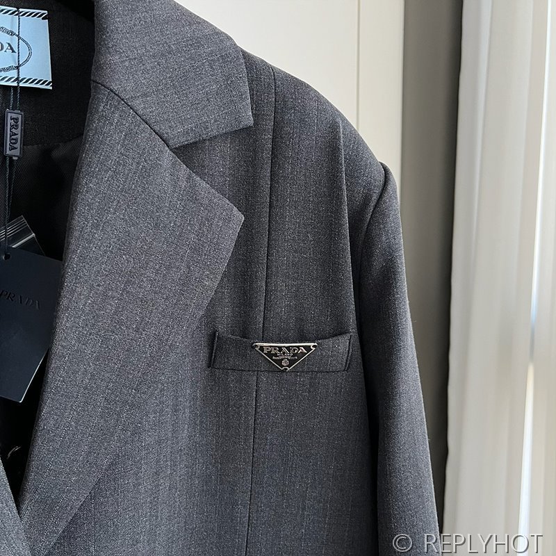 프라다 트라이앵글 로고 실루엣 슈트 자켓