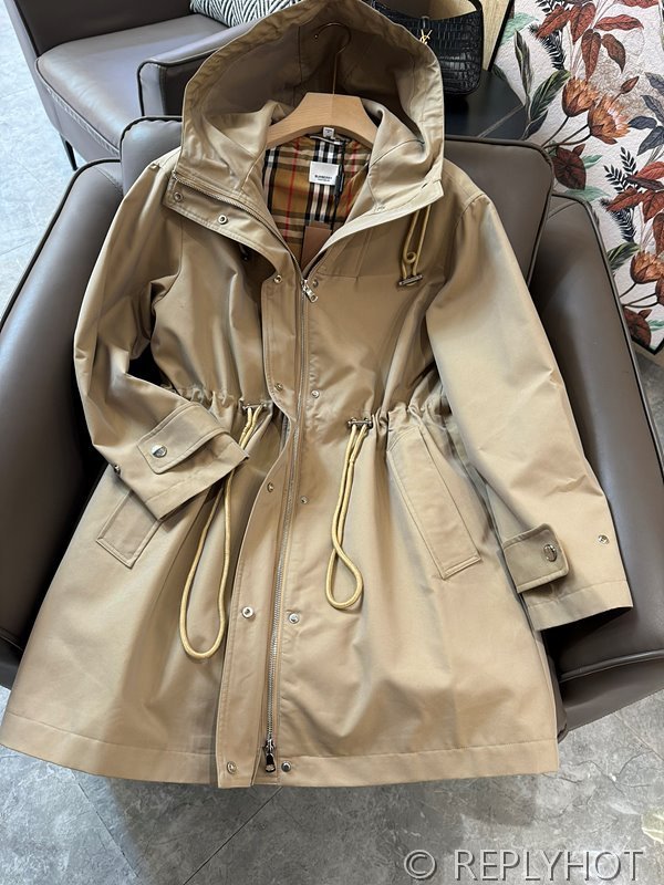 버버리 스트링 디테일 롱 트렌치 코트