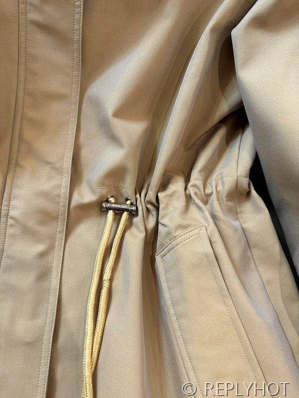 버버리 스트링 디테일 롱 트렌치 코트