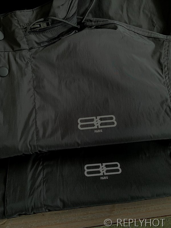 발렌시아가 오버핏 집업 후드 자켓 남여공용 [매장가 320만원대]