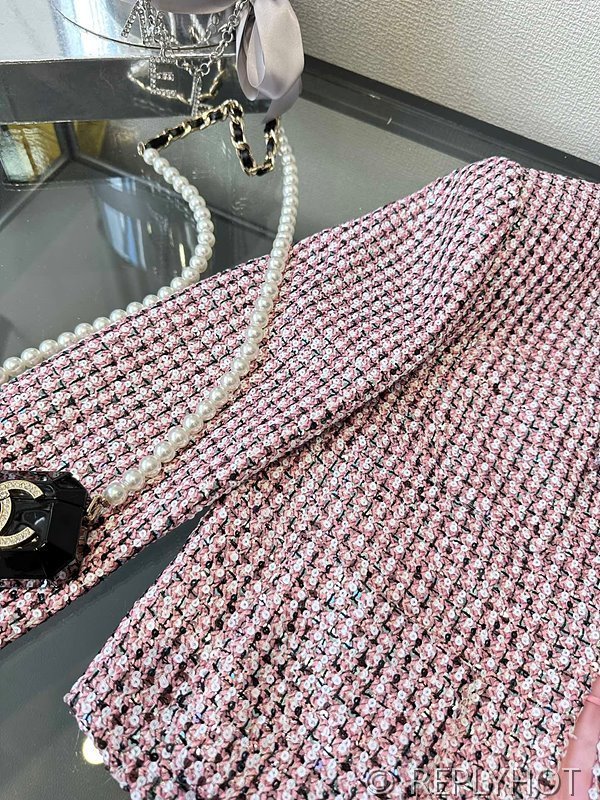 샤넬 핑크 스팽글 자켓 [매장가 420만원대]