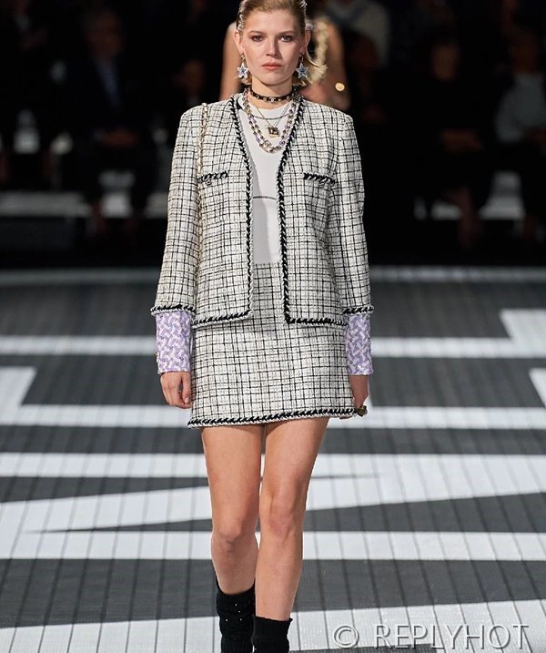 샤넬 흑백 체크 재킷 [매장가 550만원대]