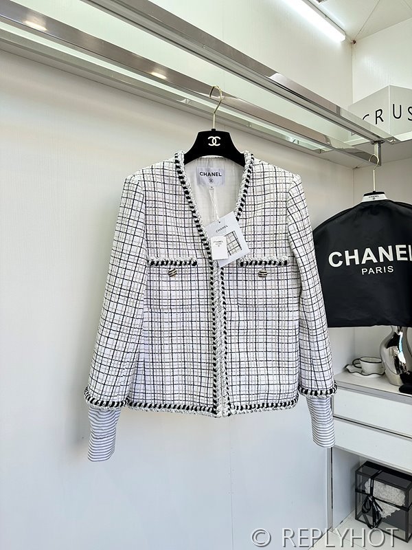 샤넬 흑백 체크 재킷 [매장가 550만원대]
