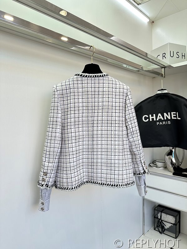 샤넬 흑백 체크 재킷 [매장가 550만원대]