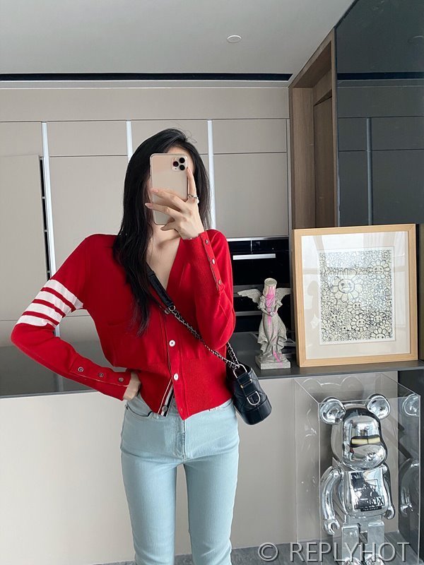 톰브라운 캐시미어 4 바 브이넥 카디건 레드 수지 가디건 [매장가 300만원대]