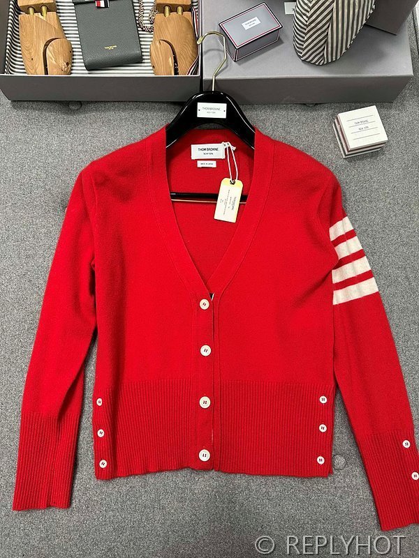 톰브라운 캐시미어 4 바 브이넥 카디건 레드 수지 가디건 [매장가 300만원대]
