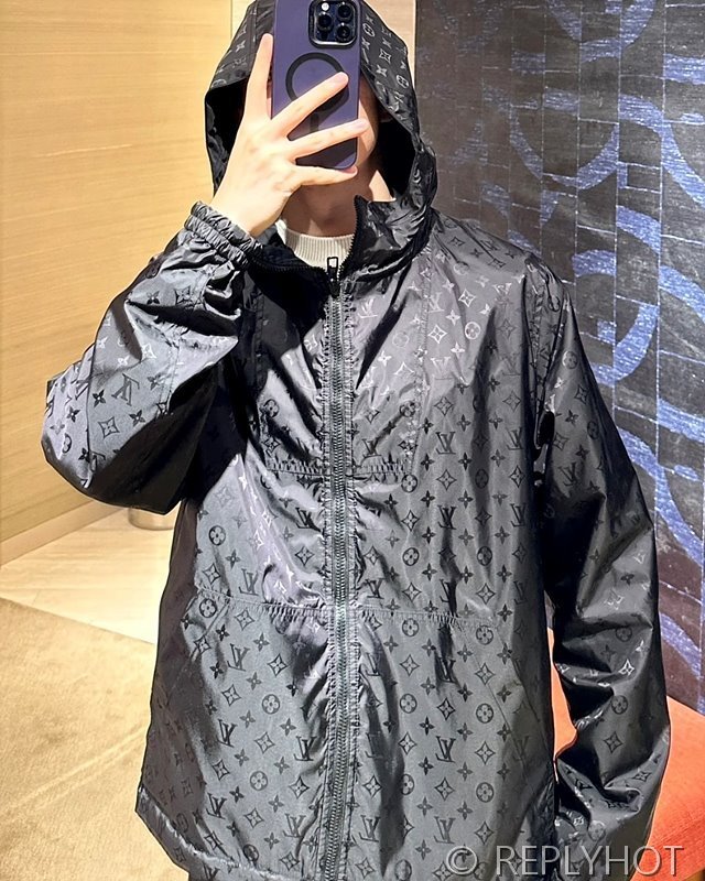 루이비통 모노그램 리버서블 나일론 윈드브래이커 3COLOR [매장가 410만원대]