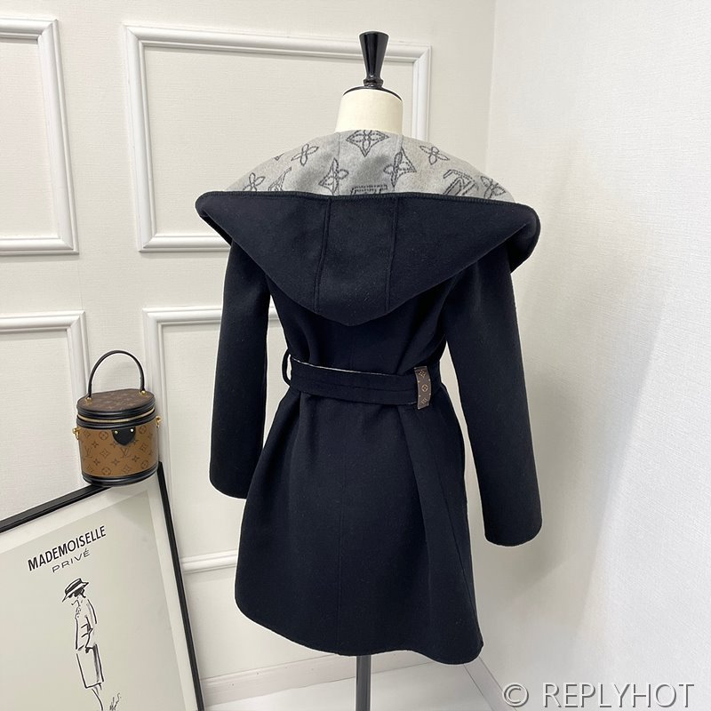 루이비통 블랙 리버서블 마히나 모노그램 울랩 코트 [매장가 770만원대]