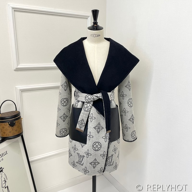 루이비통 블랙 리버서블 마히나 모노그램 울랩 코트 [매장가 770만원대]