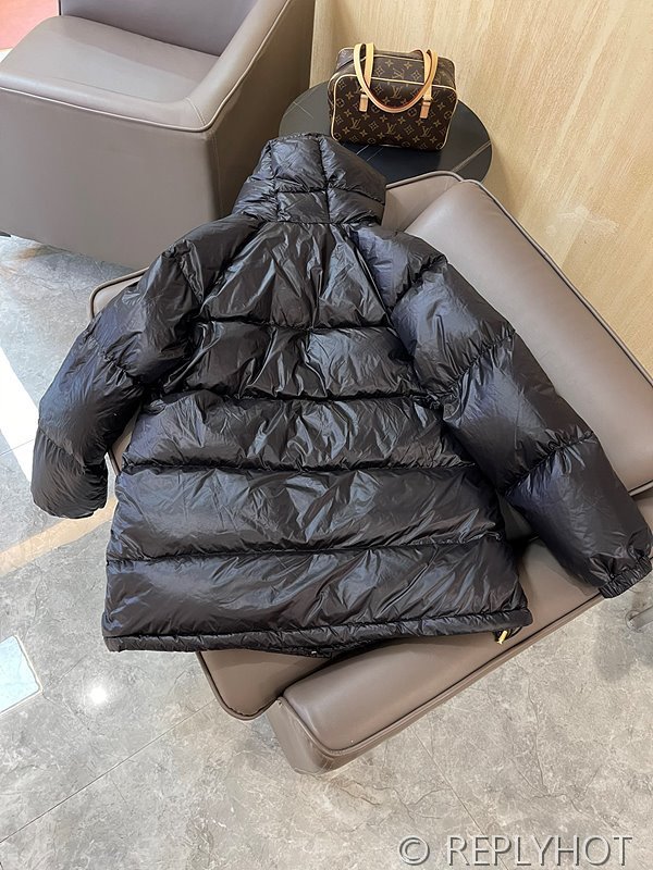 셀린느 구스다운 패딩 광택블랙[매장가 만원대]