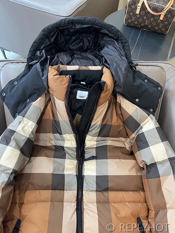 버버리 구스다운 체크양면롱패딩 [매장가 480만원대]