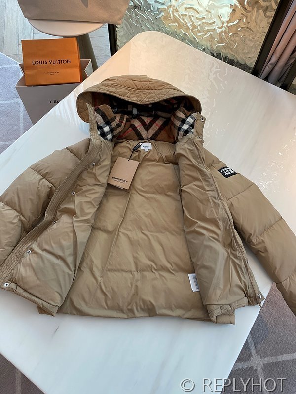 버버리 구스다운 숏체크패딩 [매장가 380만원대]